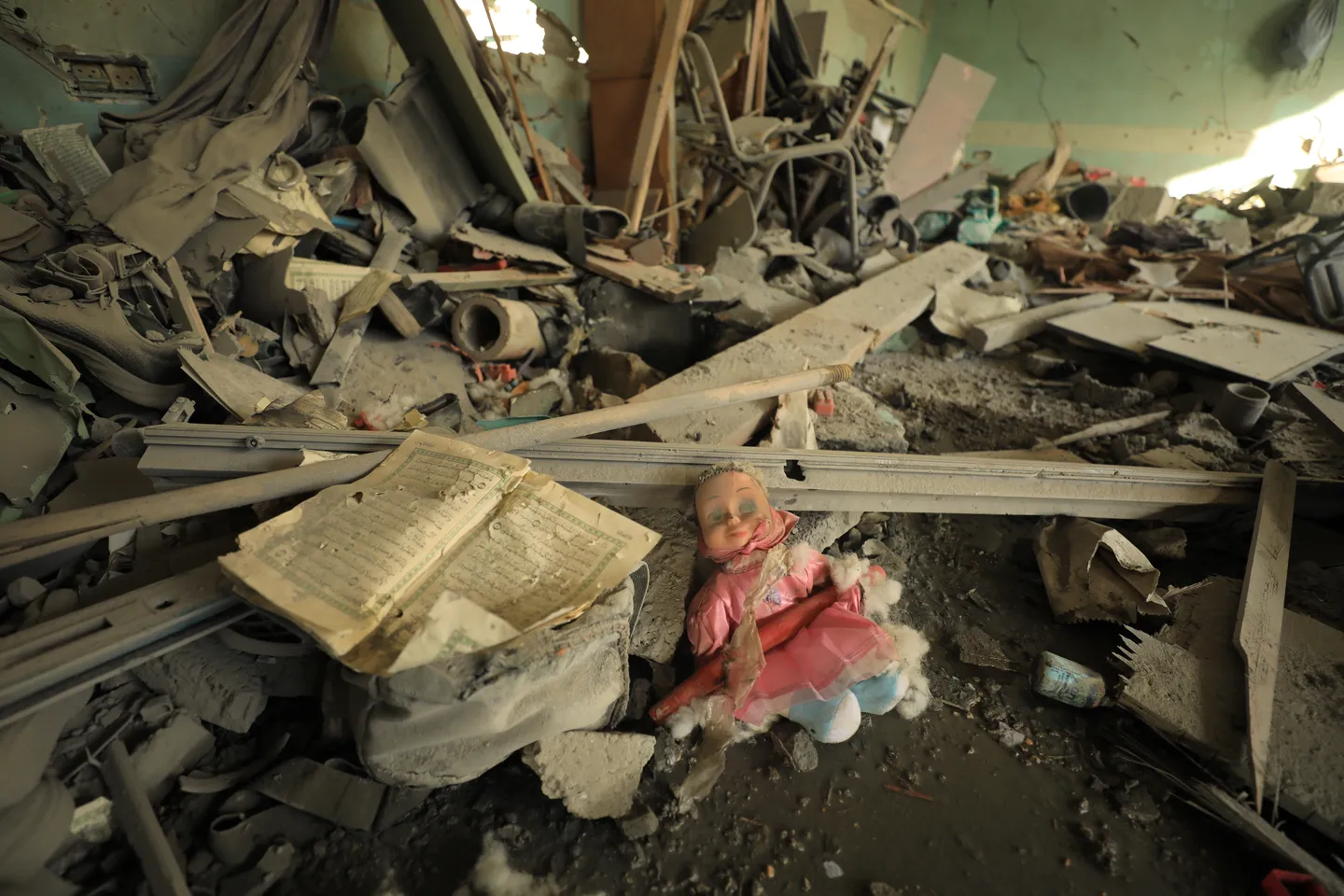 Israeli soldiers sell looted items from Gaza on Telegram