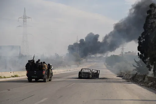 بدء محاكمات علنية لمتهمين بانتهاكات "أحداث الساحل" في سوريا أمام الإعلام