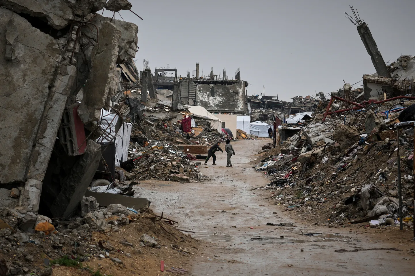 حماس تنفي انفتاحها على هدنة مؤقتة.. ونتنياهو يرسل وفداً إلى الدوحة لمحاولة دفع المفاوضات إلى الأمام