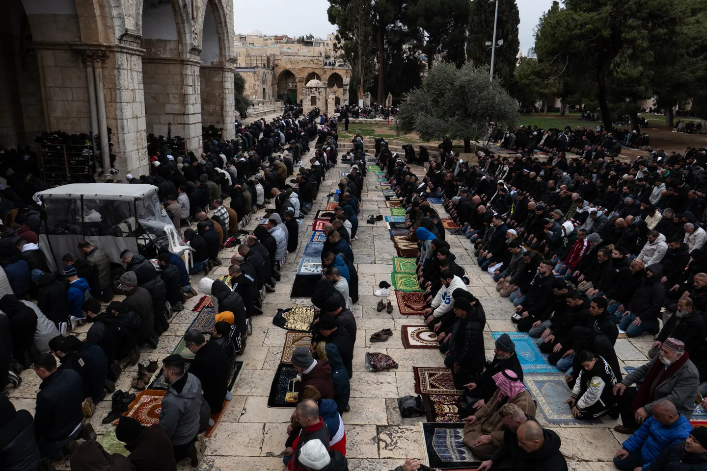 خطيب الأقصى: مشاهد الزحف للصلاة رغم العقبات تثبت تمسك الفلسطينيين بمقدساتهم