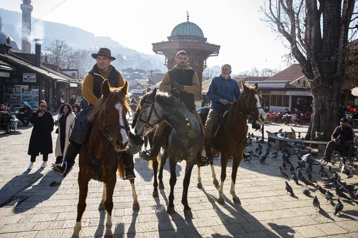De España a Meca a caballo: la travesía de tres jinetes hacia el Hajj