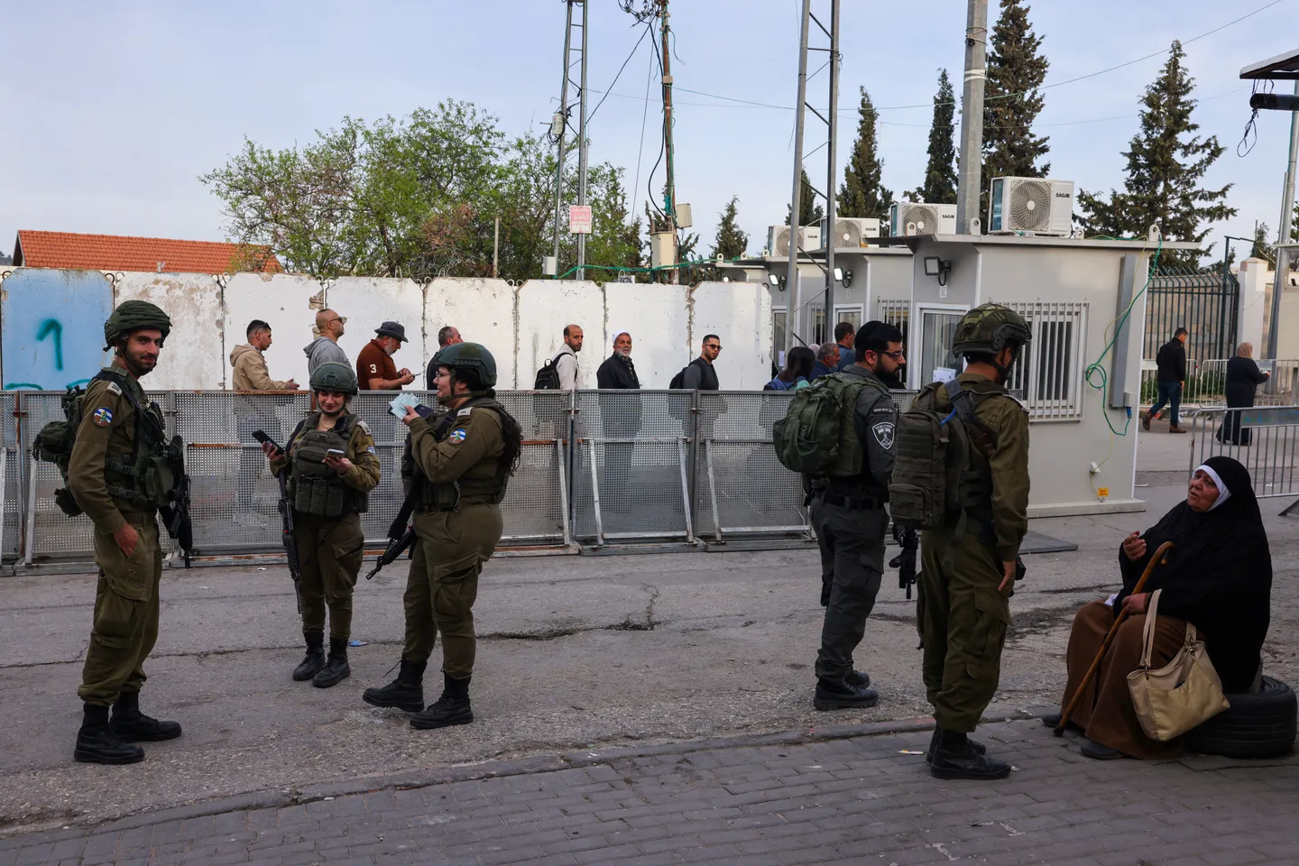 الاحتلال يقيّد وصول فلسطينيي الضفة الغربية إلى المسجد الأقصى لثاني جمعة في رمضان