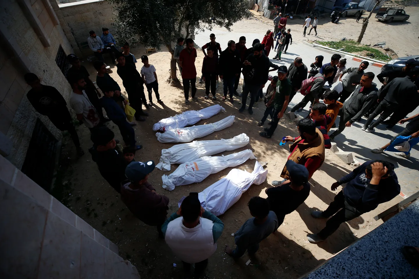 غزة.. استشهاد 10 فلسطينيين بينهم طفل برصاص الاحتلال والحصيلة ترتفع إلى 150 منذ 19 يناير