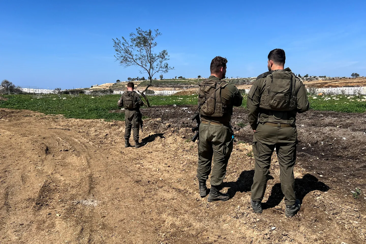 الاحتلال يخرق وقف إطلاق النار مجدداً وينفذ تمشيطاً جوياً وتوغلات برية في لبنان