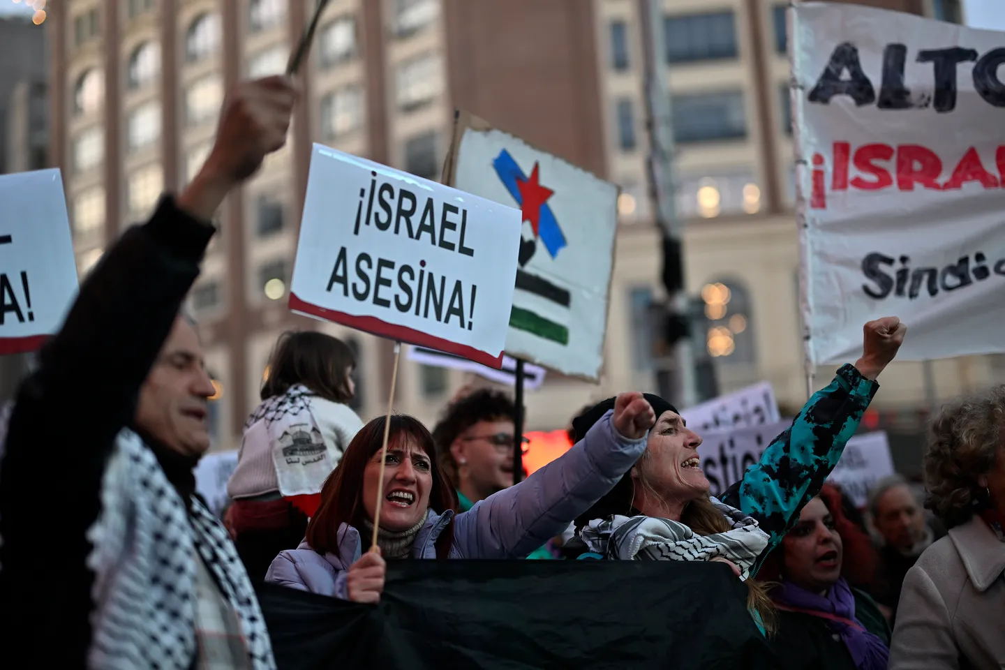 “No al genocidio”: Madrid grita contra los ataques israelíes sobre Gaza