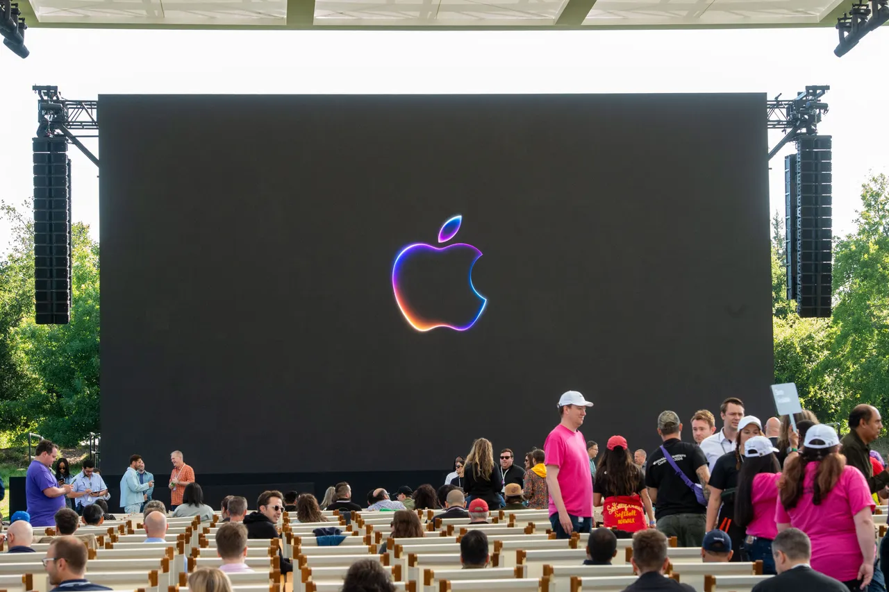 Bericht: Apple baut KI-Management nach Siri-Verzögerung um