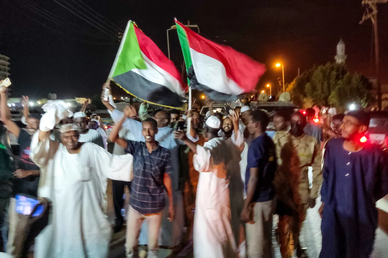 Sudanese army says they’ve taken over the central bank after recapturing the palace