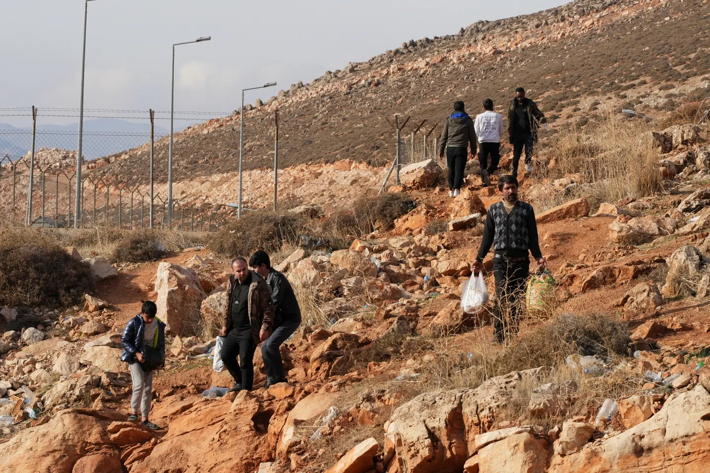 الجيش اللبناني: إغلاق 6 معابر حدودية "غير شرعية" مع سوريا