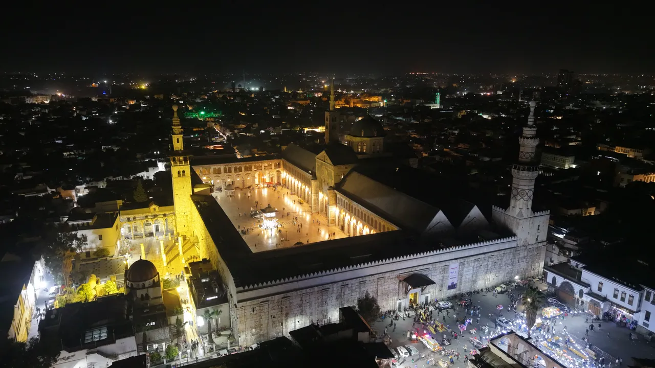 مسلمانان در مسجد اموی دمشق شب قدر را گرامی داشتند