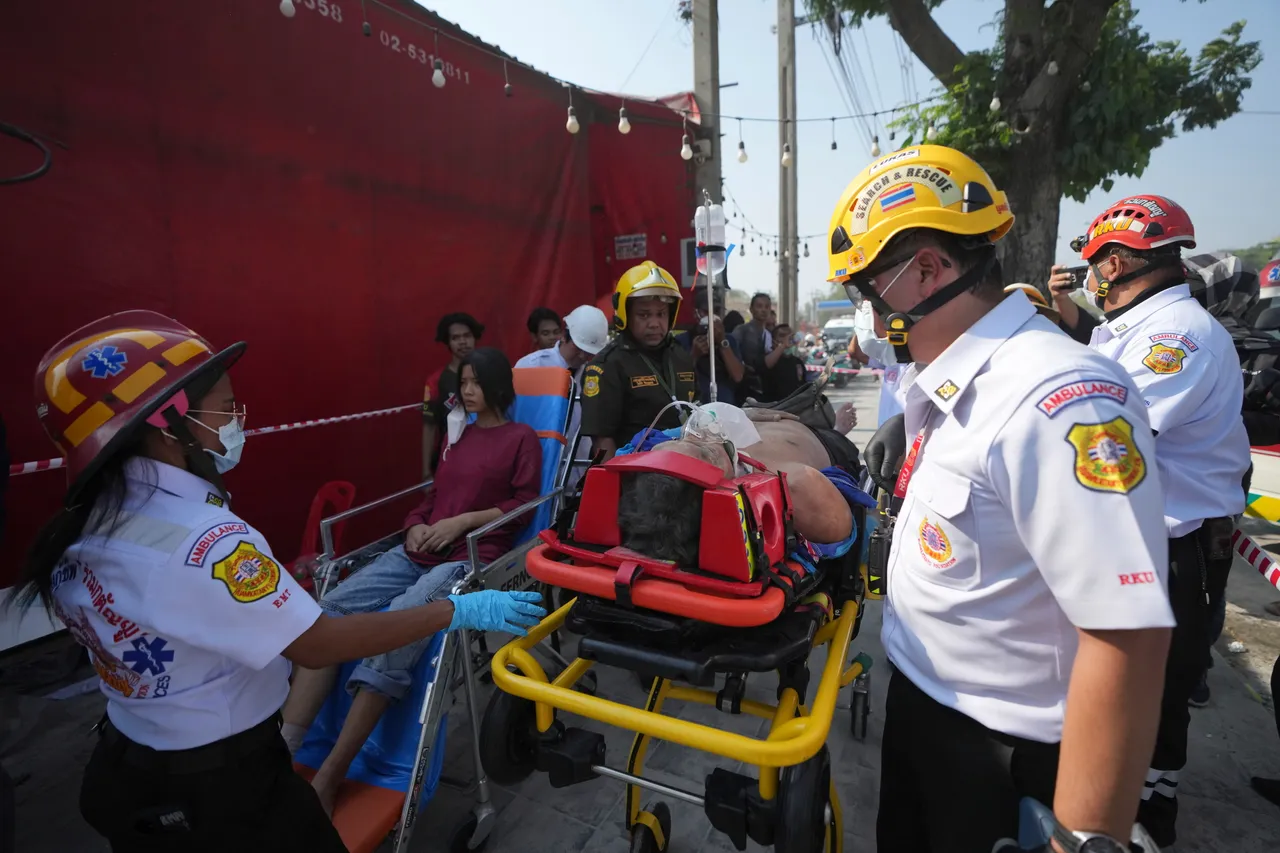 미얀마와 태국을 강타한 강력한 지진으로 수많은 사망자와 실종자 발생