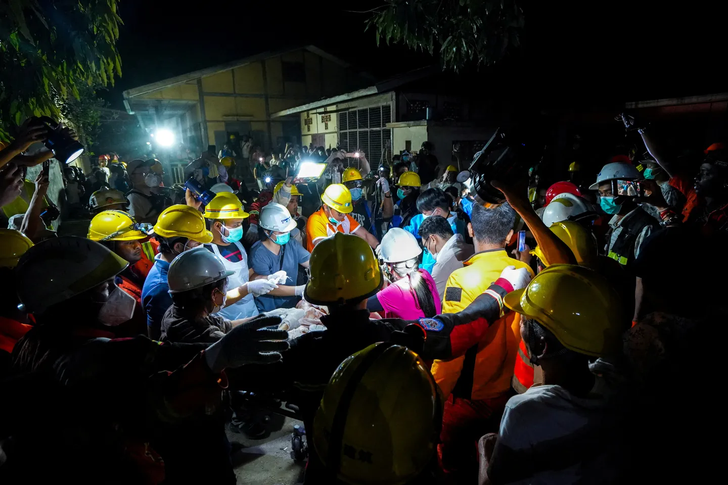 عدد القتلى جراء زلزال ميانمار يرتفع إلى 1700 وسط استمرار جهود الإنقاذ