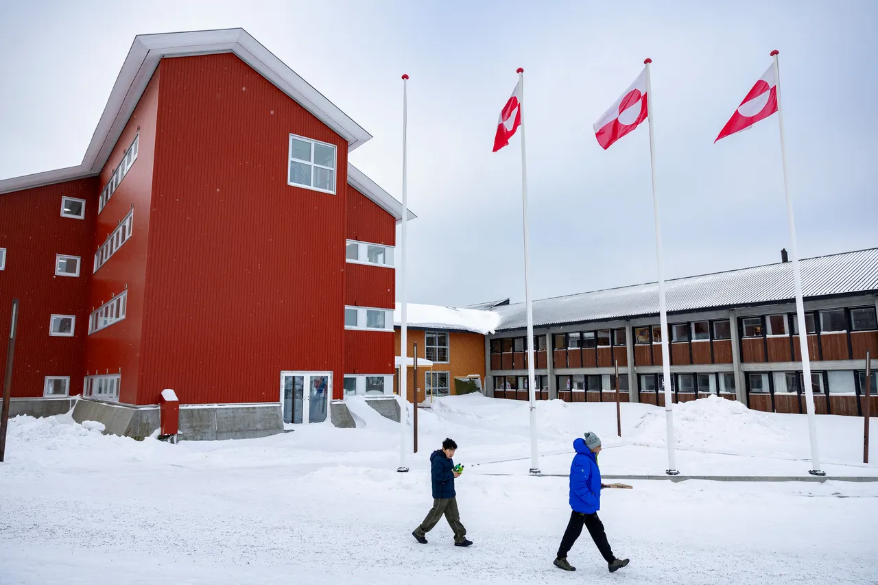 په ګرینلینډ ټاپو کې د ټرمپ د ګواښونو لاندې ځايي ټاکنې کیږي