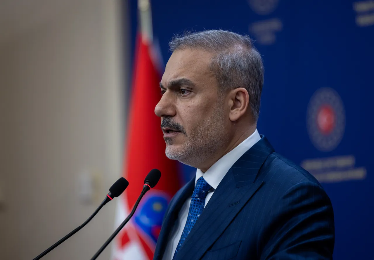 وزیر امور خارجه ترکیه برای مذاکرات دیپلماتیک با فرانسه به پاریس سفر می‌کند