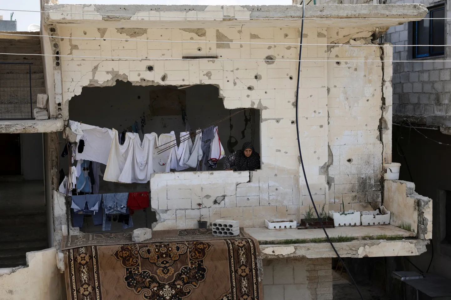 이스라엘의 공습과 침공으로 시리아 다라에서 최소 9명이 사망했다.