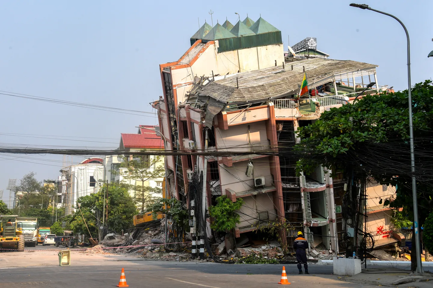 미얀마 지진 사망자 수 3,100명 넘어...추가 시신 발견