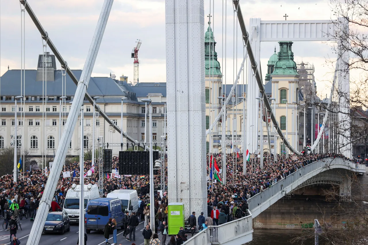 Hungary plans legislation preventing blockade of bridges during protests, Orban says