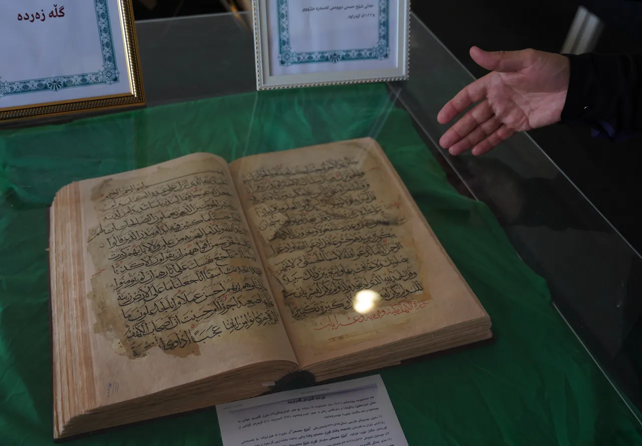 Kurani Famëlartë i shkruar 4 shekuj më parë ruhet me kujdes në Irak