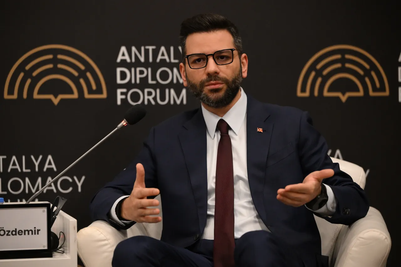 Турция делится своей моделью борьбы с фейками