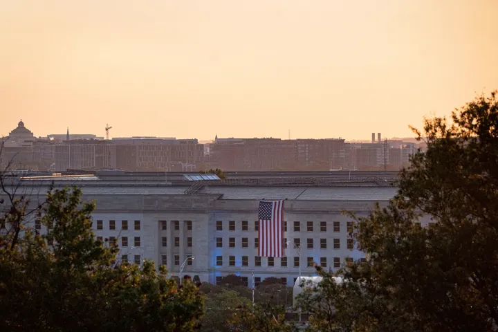 بررسی تقویت حضور نظامی آمریکا در خاورمیانه هم‌زمان با جنگ با ایران