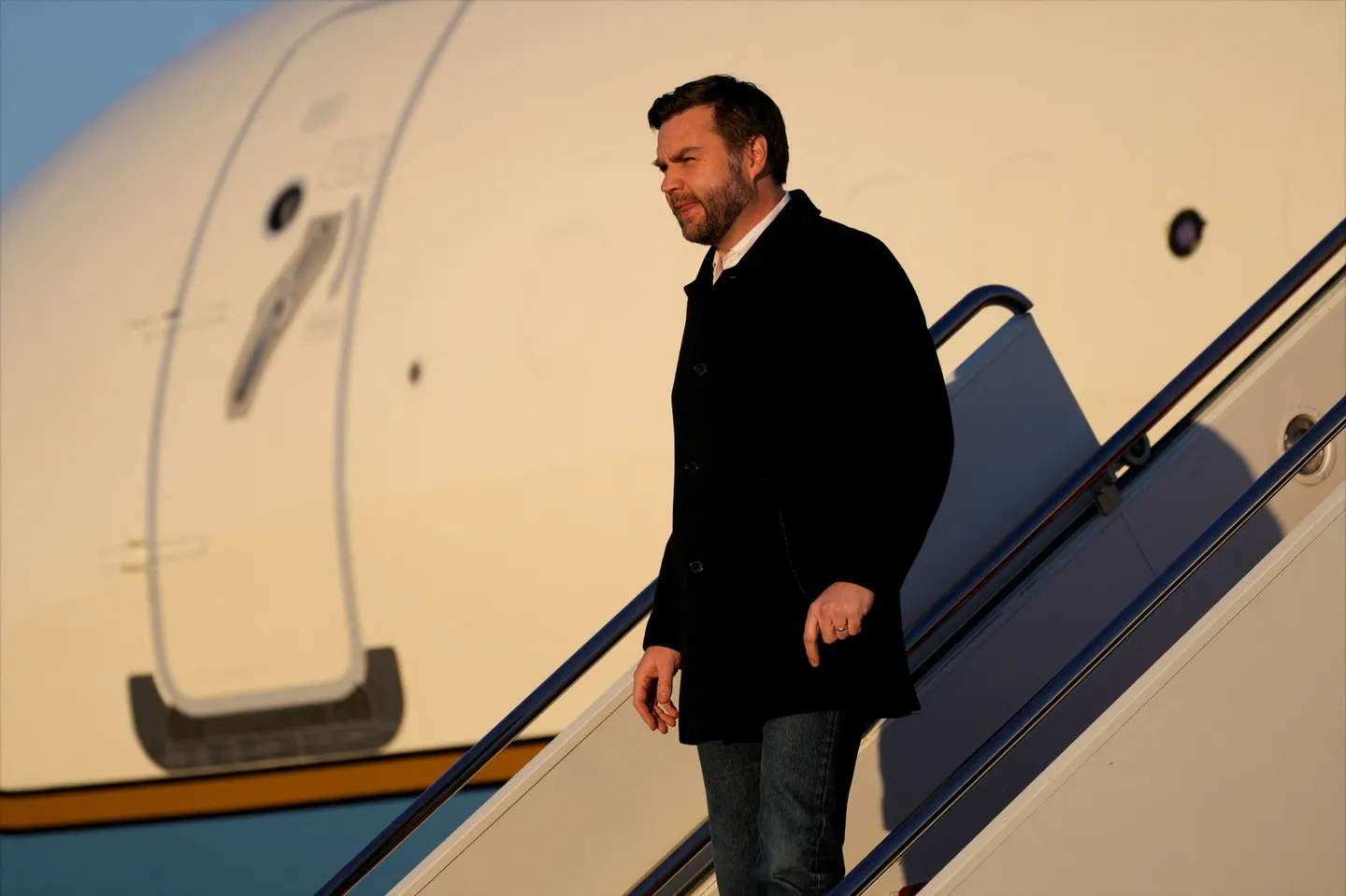 АКШнын вице-президенти Вэнс соода келишими үчүн Индияга барат