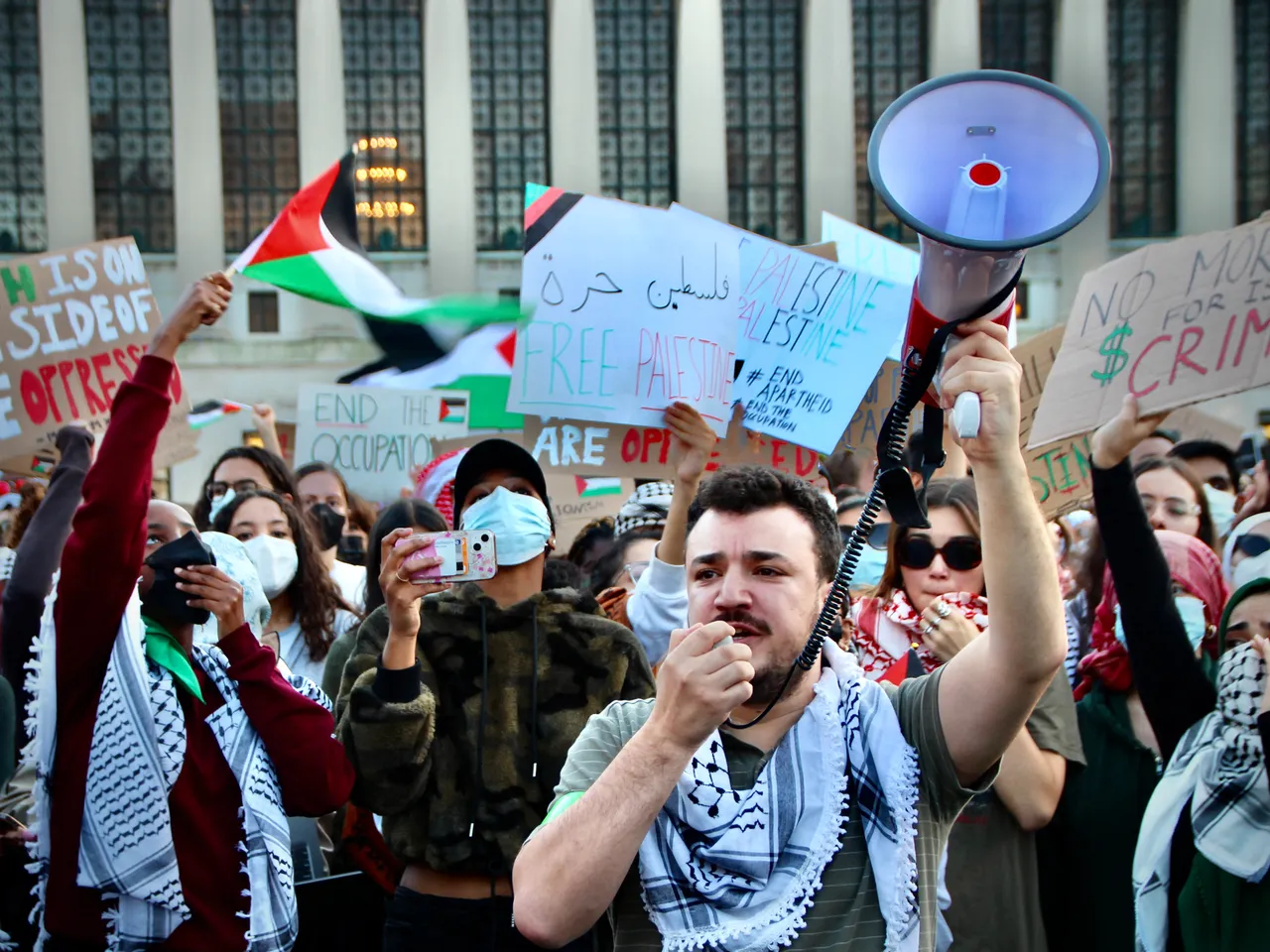 په امريکا کې نيول شوي فلسطين پلوه زده کوونکي د خپل زوی د زېږېدو شېبه له لاسه ورکړه