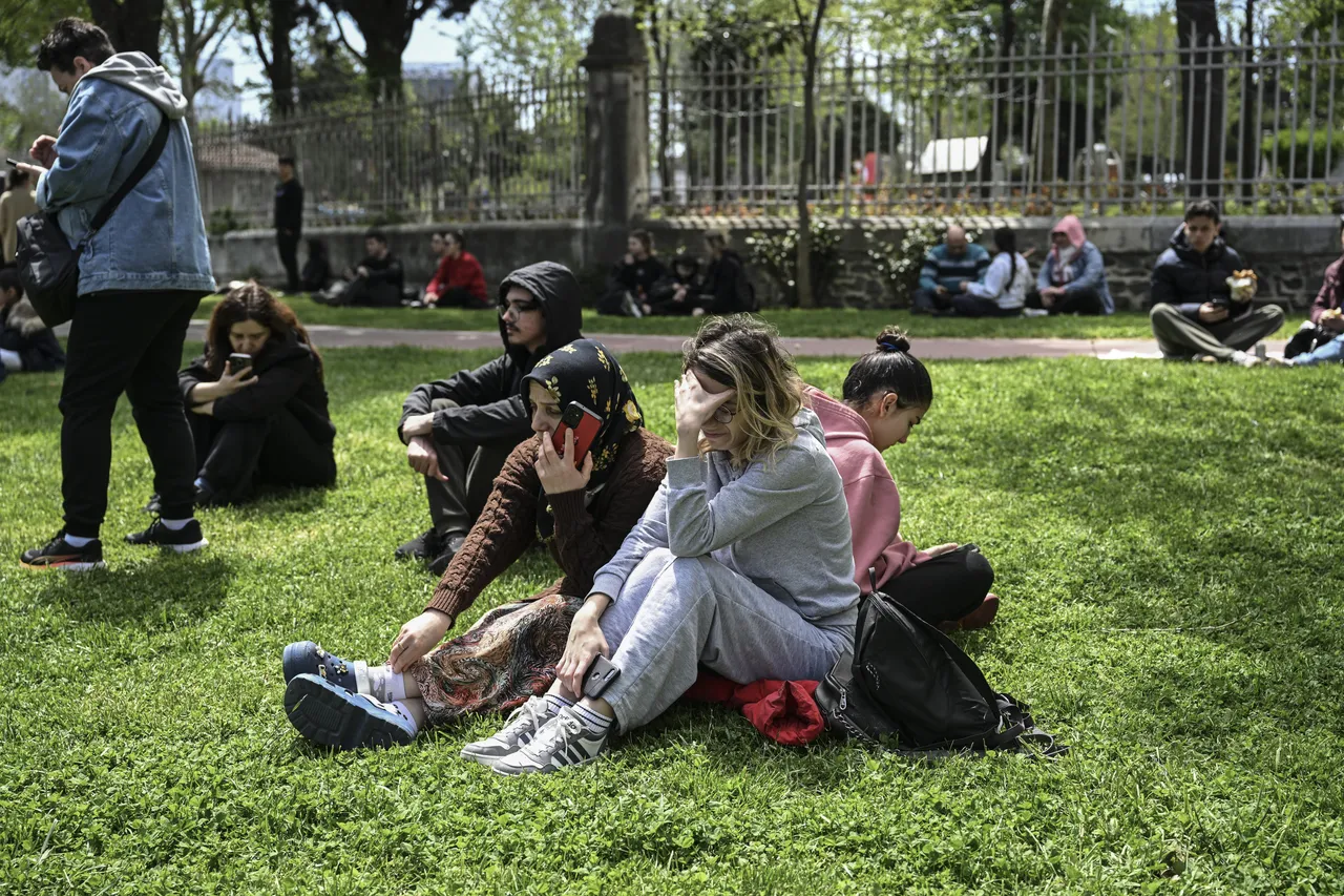 Во земјотресот во Истанбул повредени 151 лице во инциденти предизвикани од паника