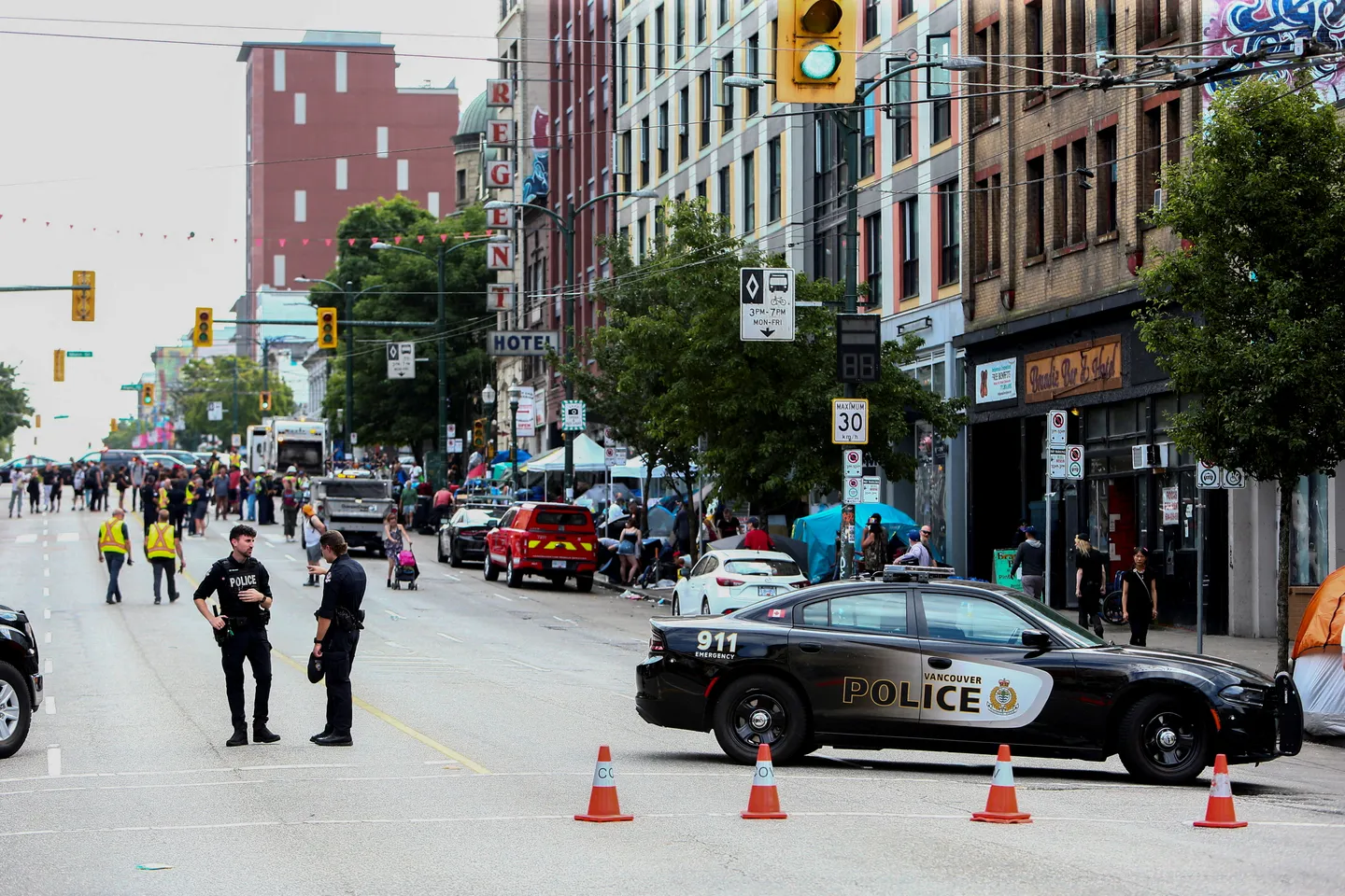 کینیڈا: گاڑی، جشن مناتے ہجوم پر جا چڑھی، متعدد ہلاک اور زخمی