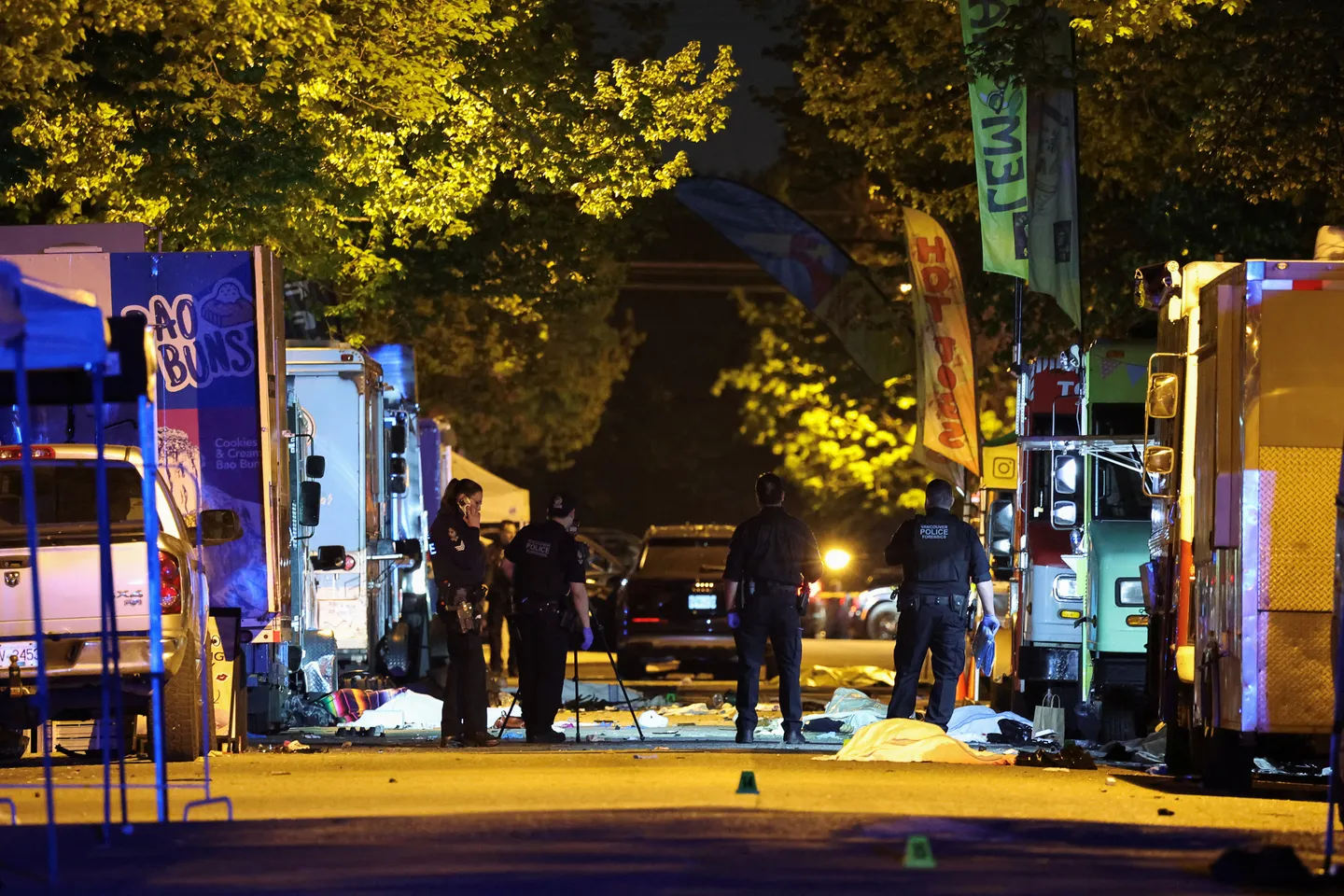 Ванкувер көчөсүндөгү фестивалда унаа элди сүзүп кирип, каза болгондор жана жабыркагандар бар