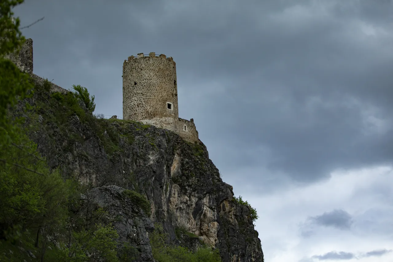 Sokolački grad – srednjovjekovna tvrđava i tihi svjedok burne prošlosti
