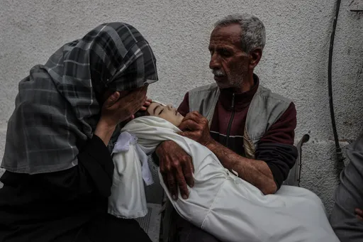 3 شهداء فلسطينيين بغزة بينهم طفل في استهداف الاحتلال مركبة مدنية