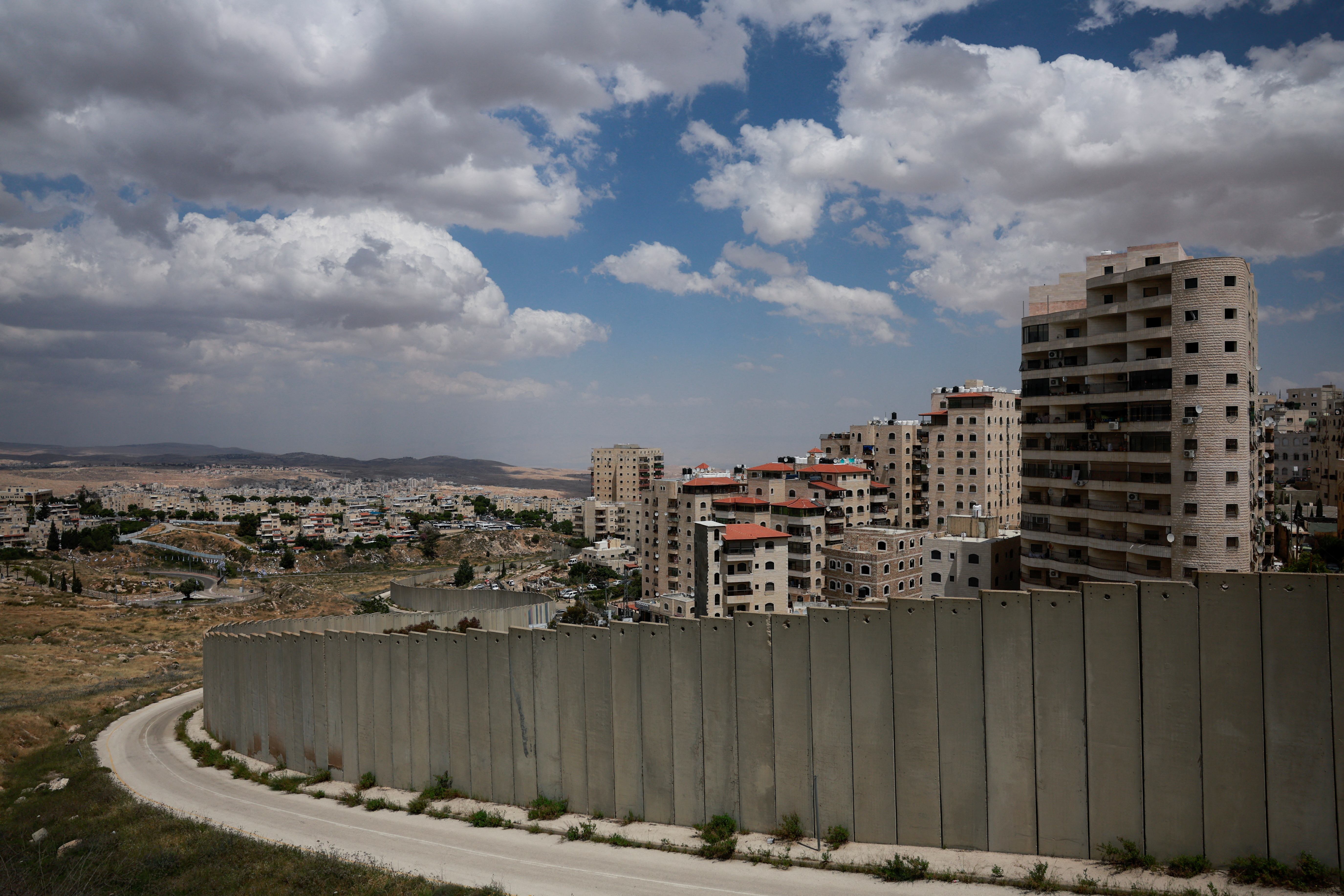 إصابة طفل فلسطيني برصاص الاحتلال وتقرير يكشف مخططاً إسرائيلياً لـ"ربط الضفة"