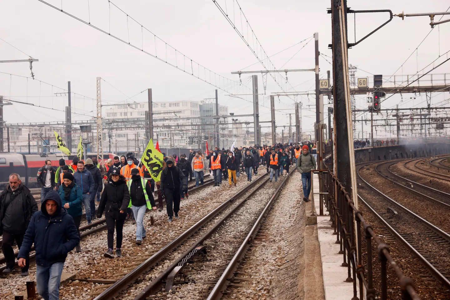 French railway unions launch nationwide strike, disrupting travel