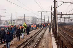 French railway unions launch nationwide strike, disrupting travel