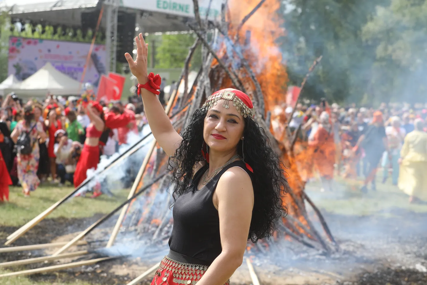 Uz vatru i ples održan tradicionalni festival Kakava-Hidrellez u Edirneu