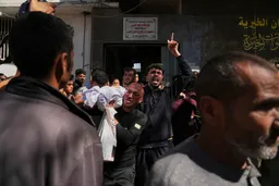 شهداء وجرحى جراء قصف للاحتلال على غزة.. وصور للأقمار الاصطناعية تكشف عن تدمير 80% من رفح
