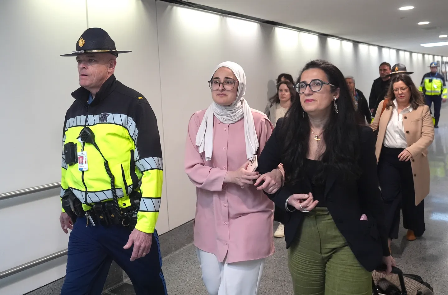 Turska doktorantica Rumeysa Ozturk se vratila kući u Massachusetts nakon nezakonitog pritvora