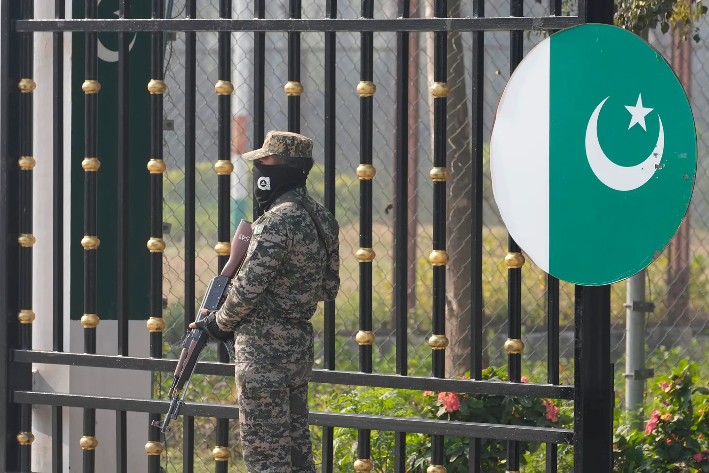 40 civilians, 11 soldiers killed in clashes with India last week: Pakistan army