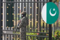 40 civilians, 11 soldiers killed in clashes with India last week: Pakistan army