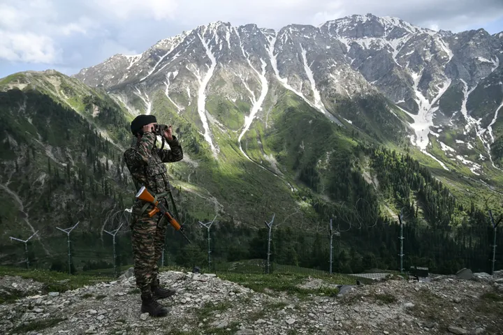 Hindistan Pakistana içalyçylyk etmekde aýyplanýan 11 raýatyny tussag etdi