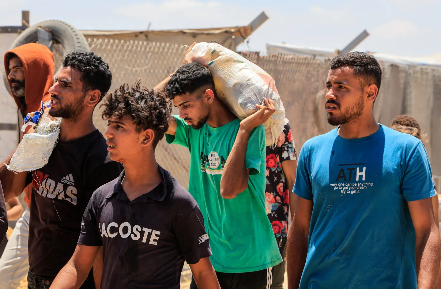 الاحتلال يستهدف مستشفى الصليب الأحمر بخان يونس.. والأمم المتحدة: غزة أكثر الأماكن جوعاً في العالم