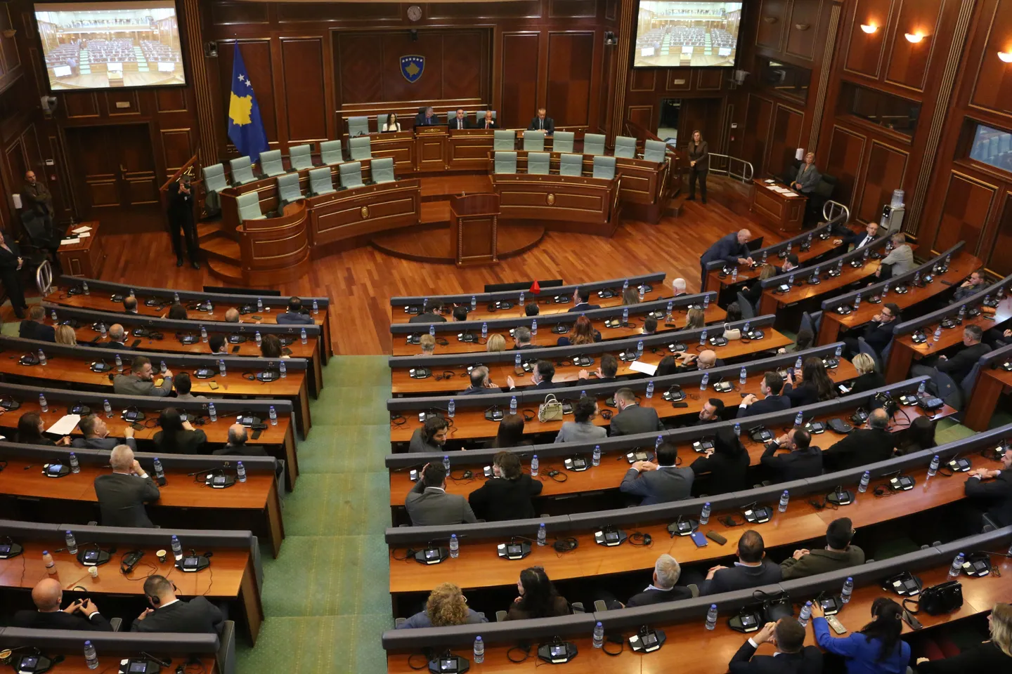 Edhe pas një muaj e gjysmë përpjekjesh, Kuvendi i Kosovës mbetet i pakonstituuar