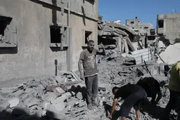 Numri i viktimave në Gaza i afrohet 54.400 ndërsa vazhdon lufta gjenocidale e Izraelit
