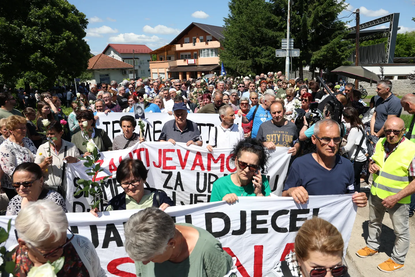 Dan bijelih traka: Odana počast žrtvama u Prijedoru i ponovljen zahtjev za spomenik ubijenoj djeci