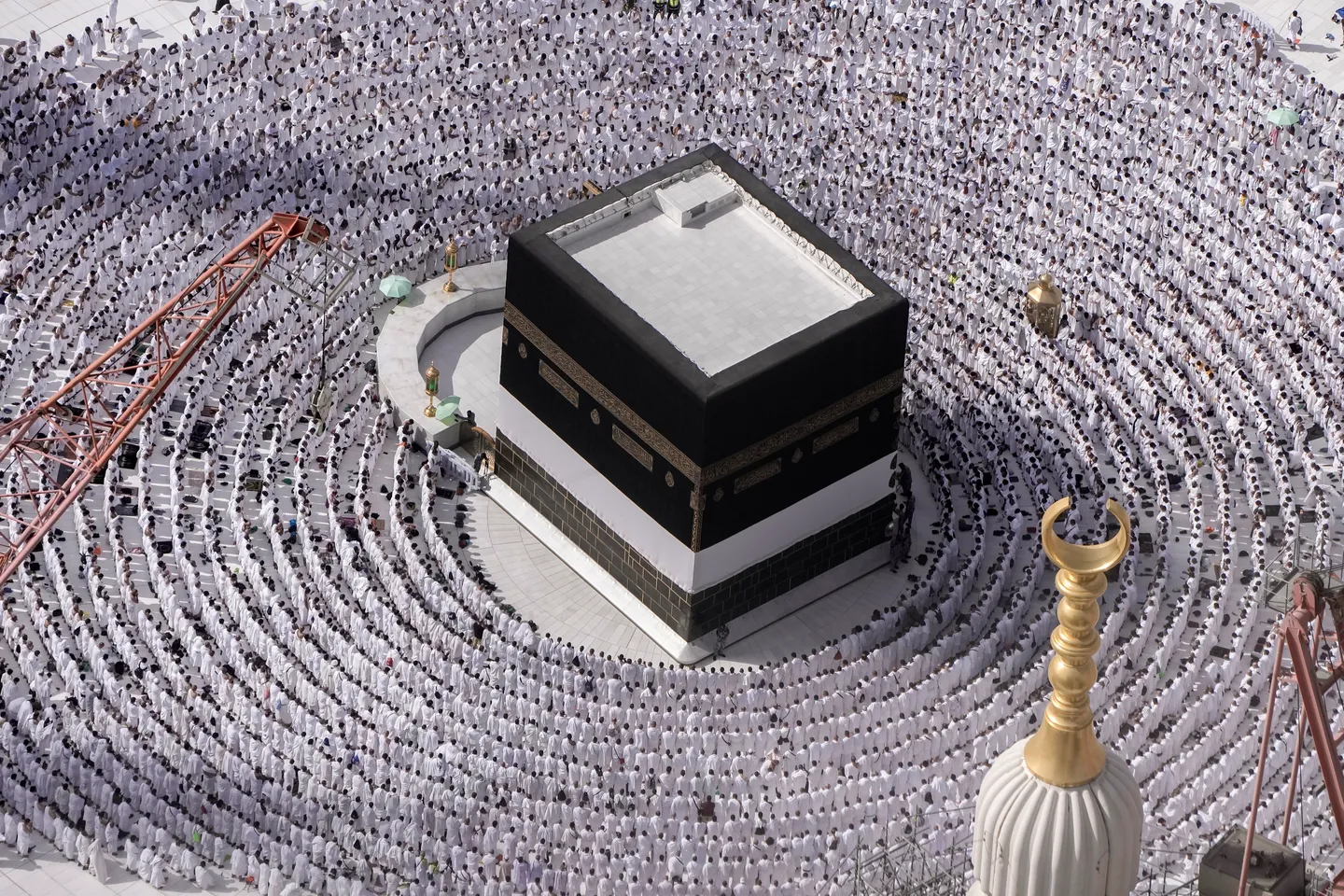 السعودية تحذّر الحجاج من الخروج من الخيام والتعرض للشمس بسبب ارتفاع الحرارة