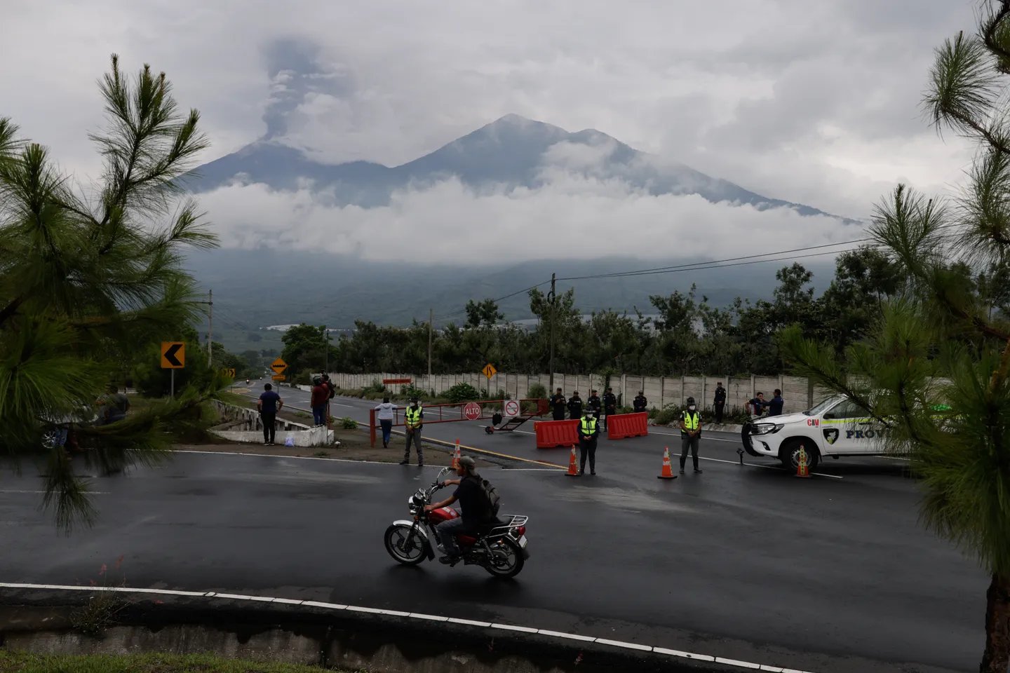 Guatemala: Aktivnost vulkana Fuego izazvala uzbunu