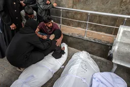 استشهاد 33 فلسطينياً في غزة جراء قصف الاحتلال الإسرائيلي في أول أيام عيد الأضحى
