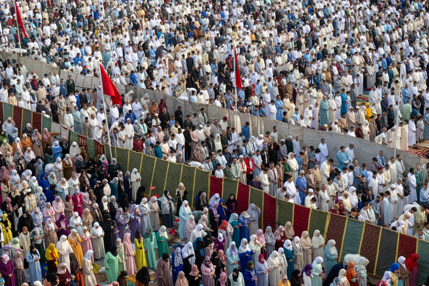 المغاربة يحتفلون بأول أيام عيد الأضحى وسط غياب الأضاحي بسبب الجفاف