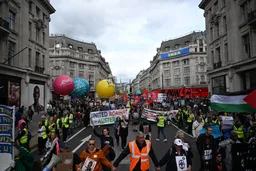Hiljade demonstranata marširalo Londonom protiv vladinih mjera štednje