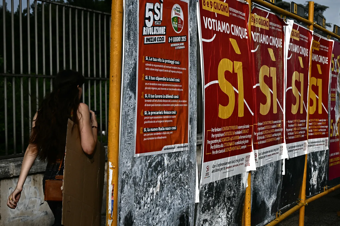 Italians vote on citizenship, job protections amid low turnout concerns