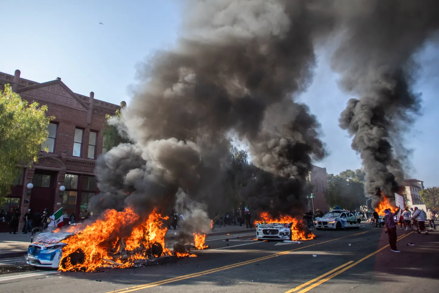 Los Angeles protests intensify after Trump deploys National Guard troops over immigration raids
